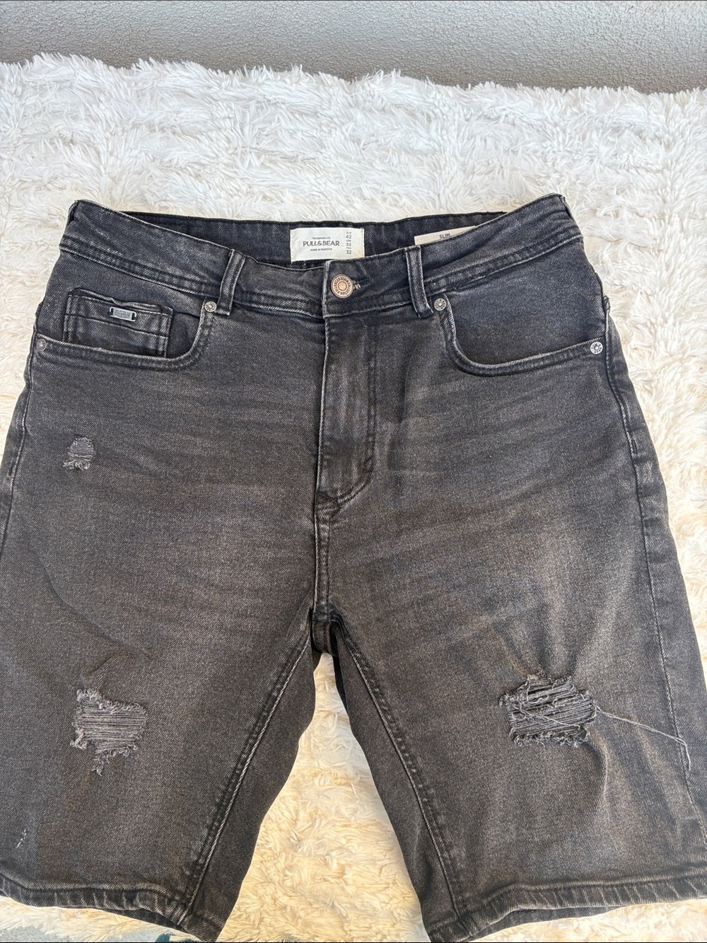 Pull&Bear Men's Black Washed Distressed Denim Shorts